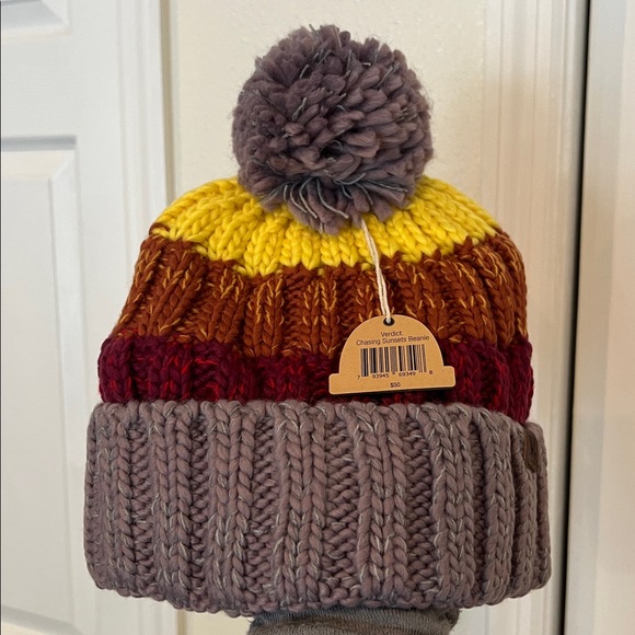 Verdict chasing sunsets Multicolor Knit Pom-Pom Beanie main image 4